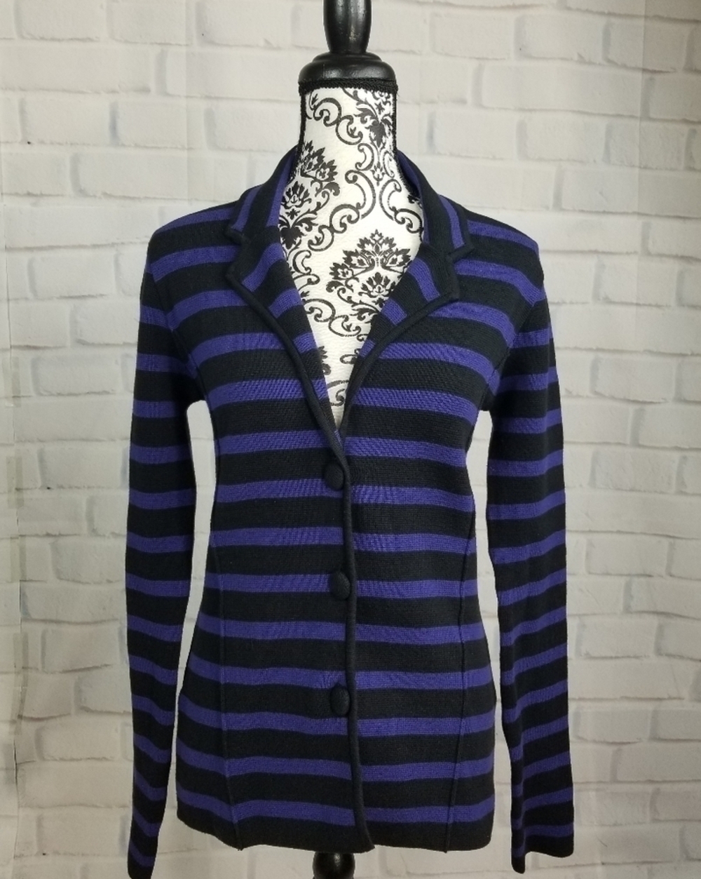 Audrey & Grace women's long sleeve stretch knit sweater size m button front b5